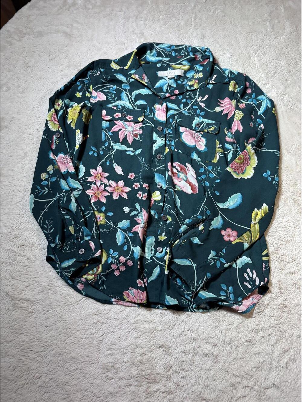 LOFT Floral Button-Up Shirt in Dark Green XS - Picture 2 of 4